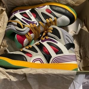 Gucci sneaker size 7.5 men can fit  a women 8.5 brand new